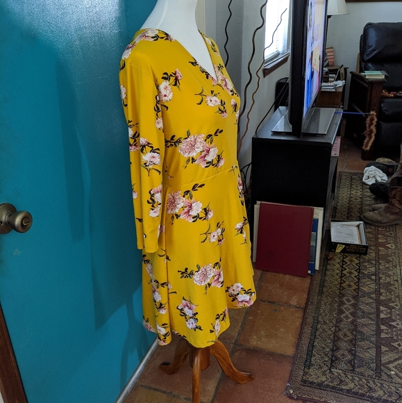 Faux wrap mini dress - Picture 2 of 6